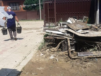 Волонтеры со всего Новокубанского района прибыли на помощь пострадавшему от наводнения муниципальному образованию Горячий Ключ