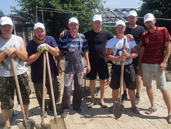 Волонтеры со всего Новокубанского района прибыли на помощь пострадавшему от наводнения муниципальному образованию Горячий Ключ