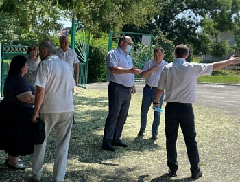 В рамках выездных встреч глава муниципалитета Александр Гомодин побывал в хуторе Кирова